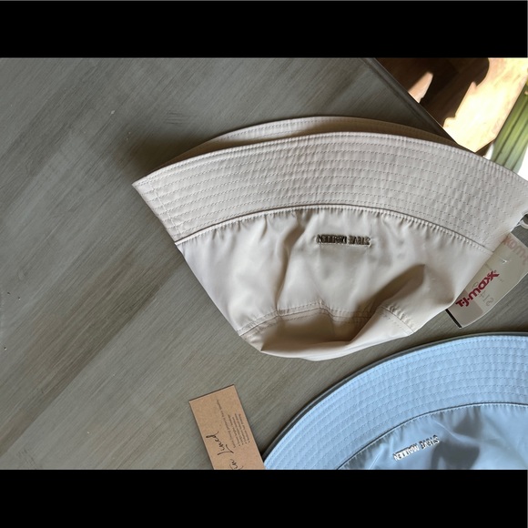 STEVE MADDEN Satin Lined Nylon Bucket Hat w Logo and stitching Beige - Picture 4 of 10